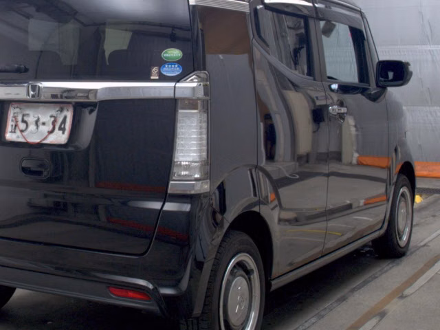 HONDA N-BOX SLASH