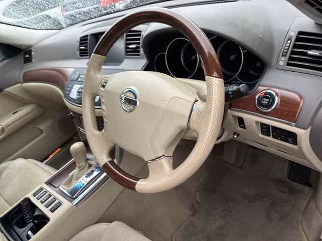 NISSAN FUGA