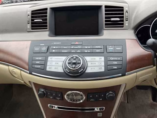 NISSAN FUGA