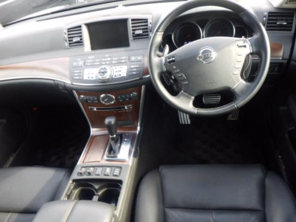 NISSAN FUGA