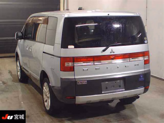 MITSUBISHI DELICA D:5