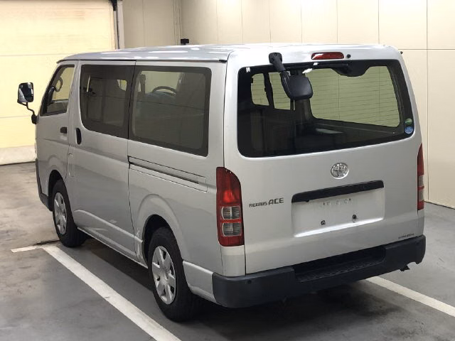TOYOTA REGIUS ACE
