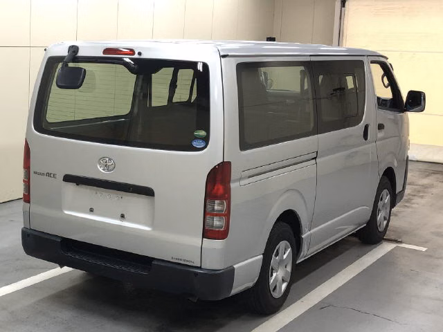 TOYOTA REGIUS ACE