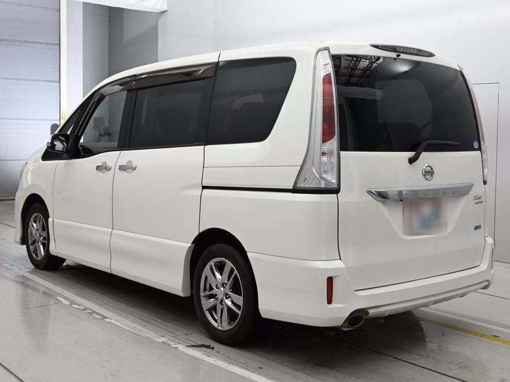 NISSAN SERENA