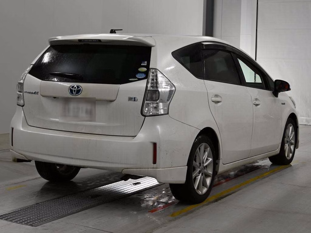 TOYOTA PRIUS ALPHA