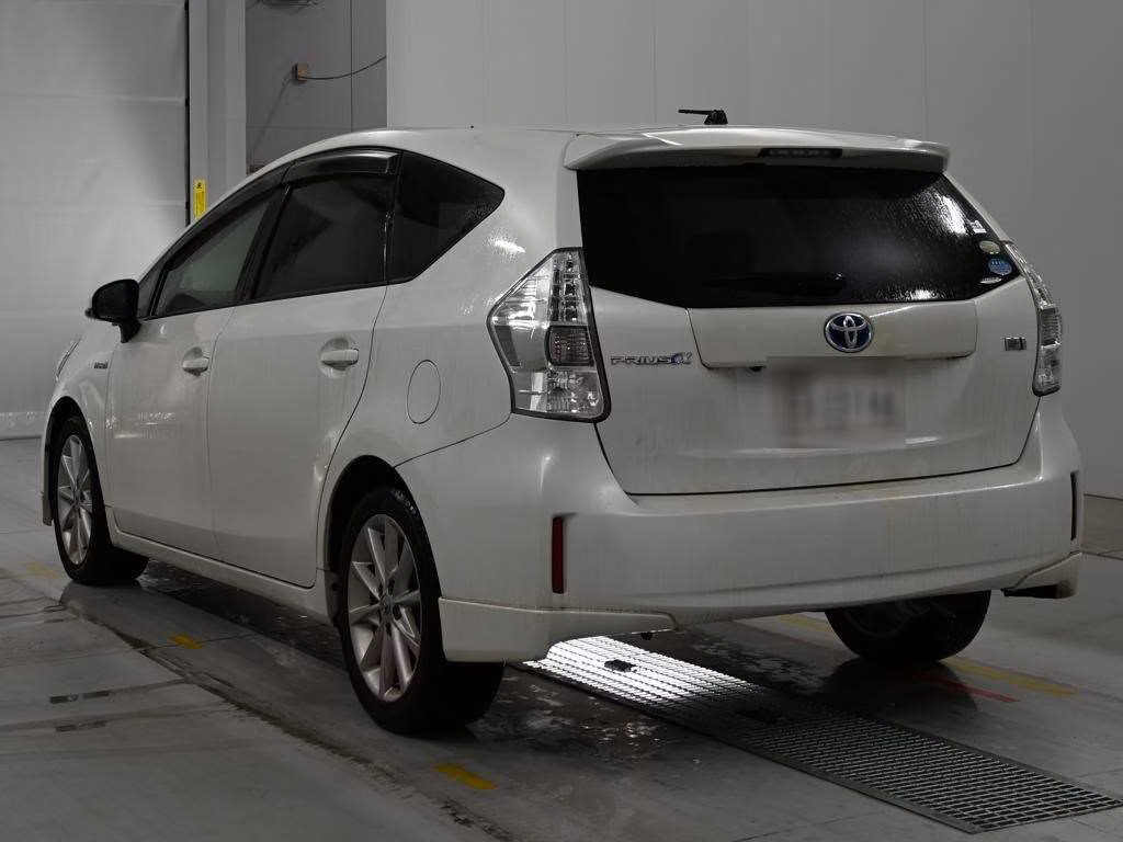 TOYOTA PRIUS ALPHA