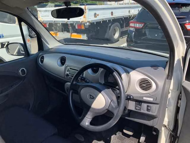 DAIHATSU MOVE LATTE