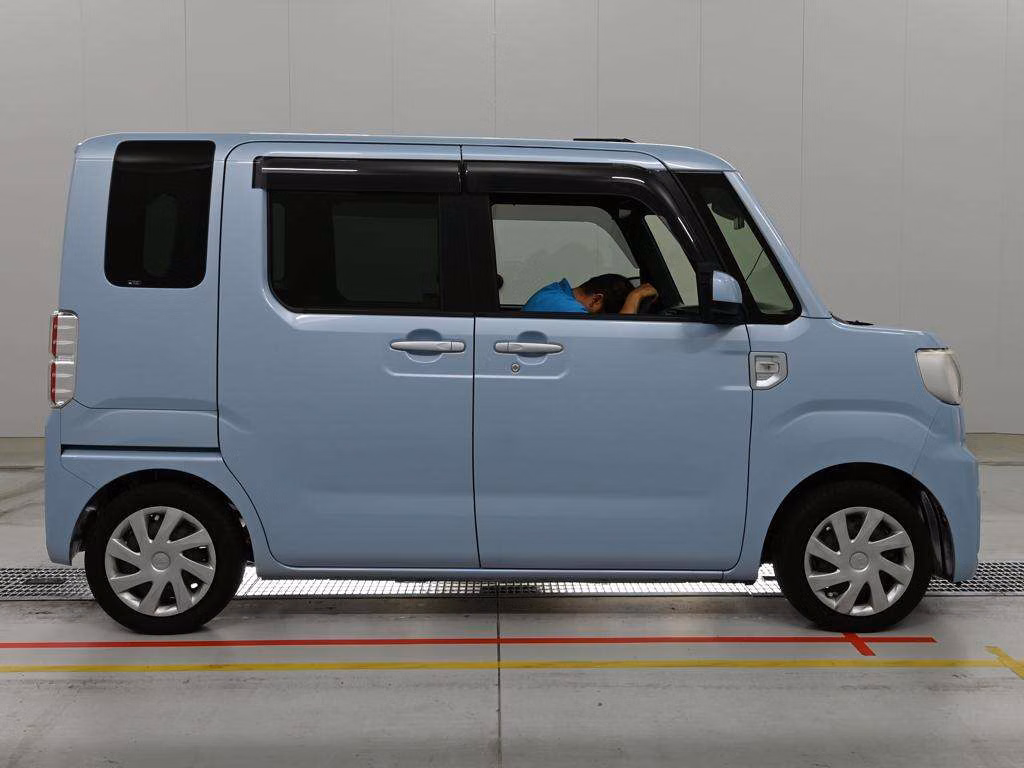 TOYOTA PIXIS MEGA