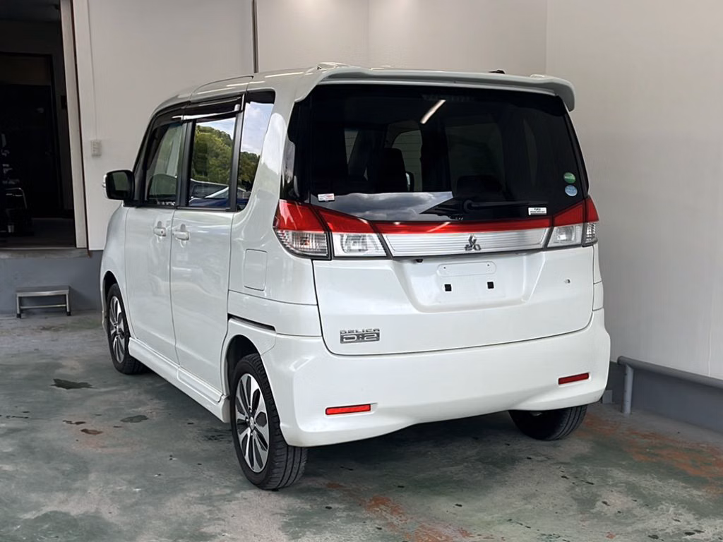 MITSUBISHI DELICA D:2