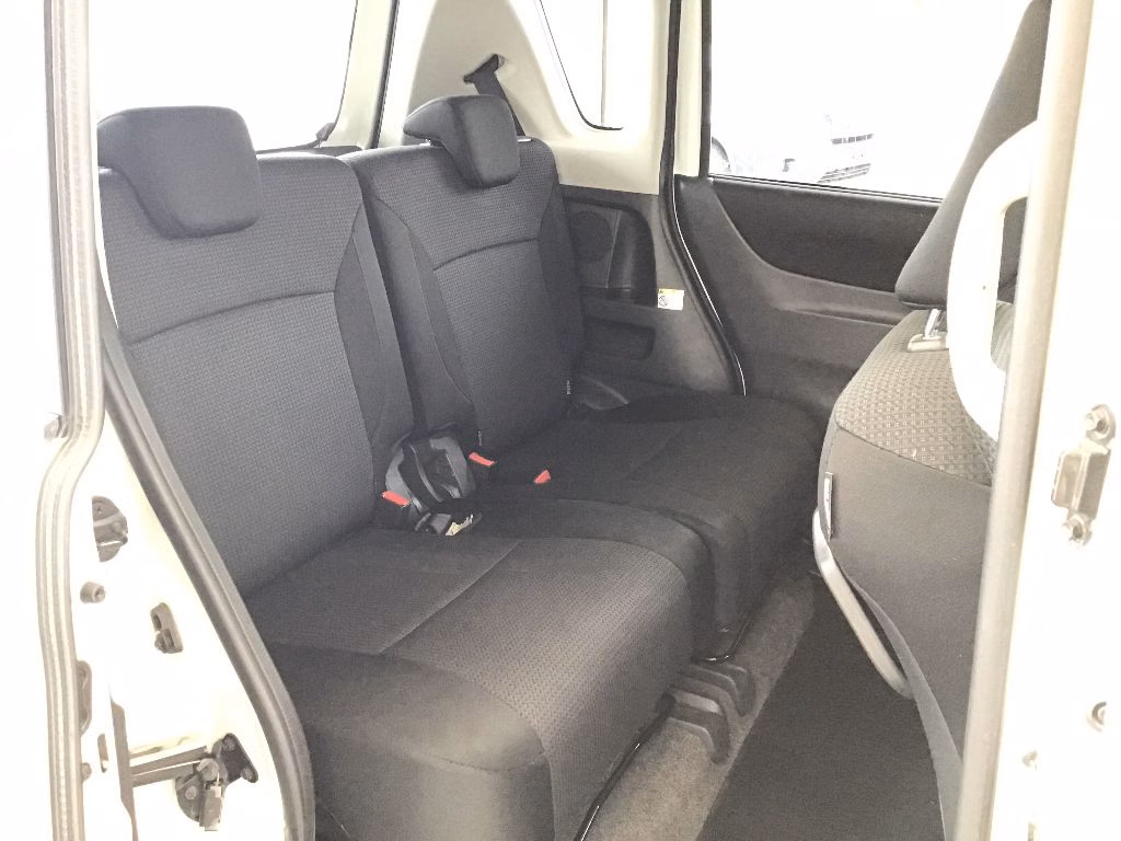 MITSUBISHI DELICA D:2