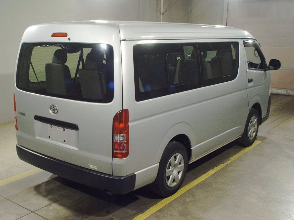TOYOTA HIACE