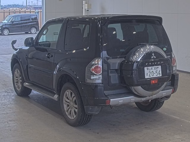 MITSUBISHI PAJERO