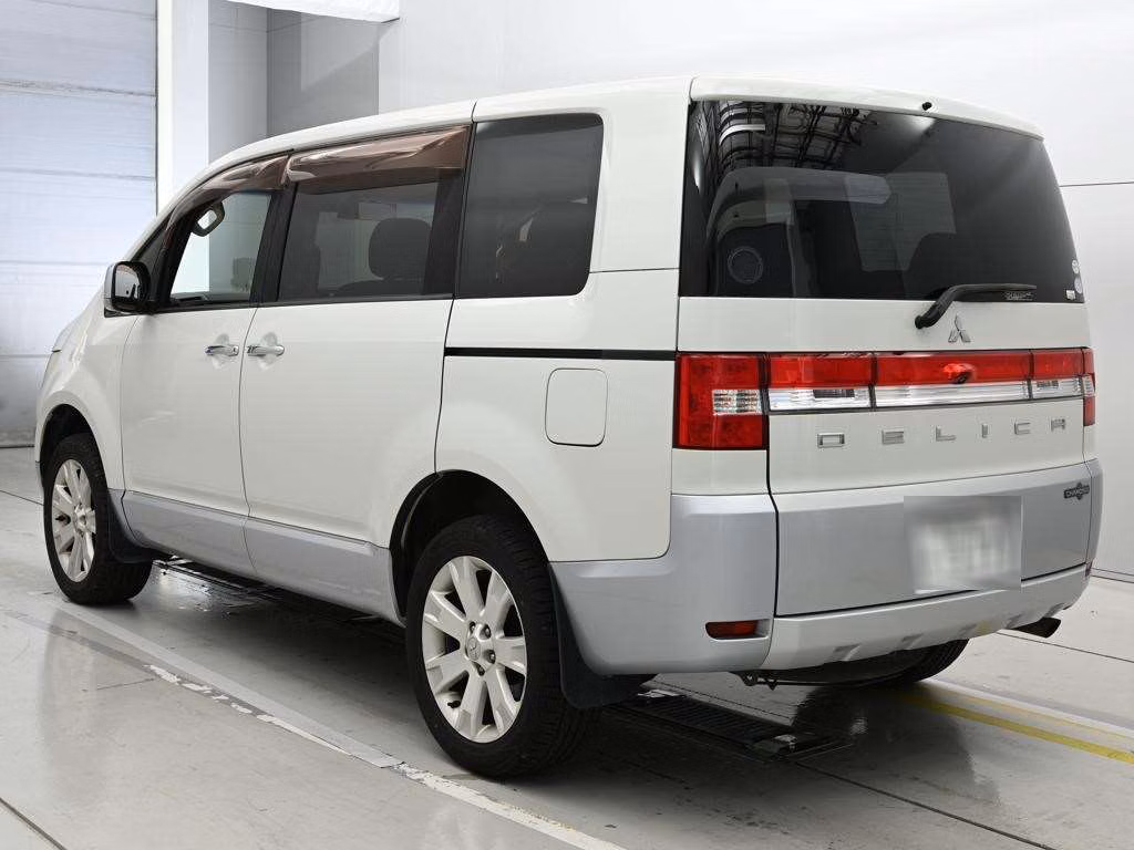 MITSUBISHI DELICA D:5