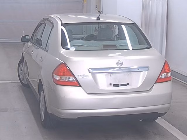 NISSAN TIIDA LATIO