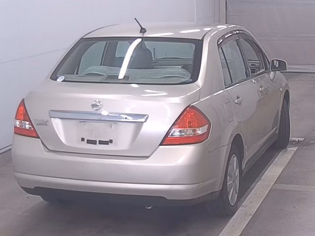NISSAN TIIDA LATIO