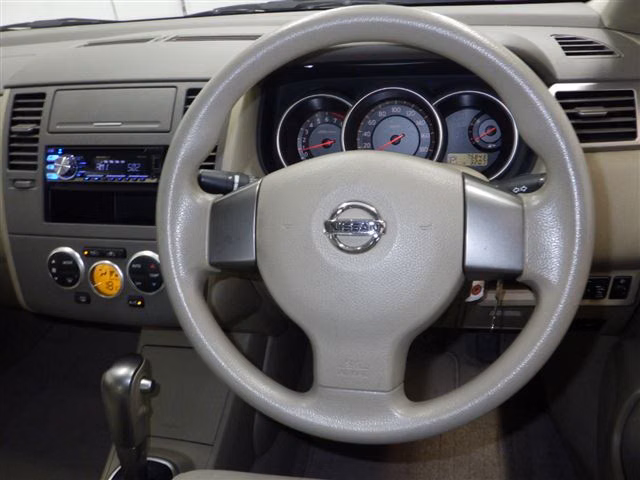 NISSAN TIIDA LATIO
