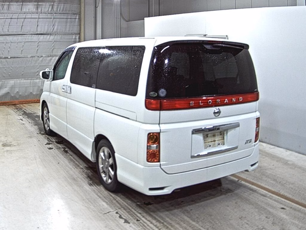 NISSAN ELGRAND