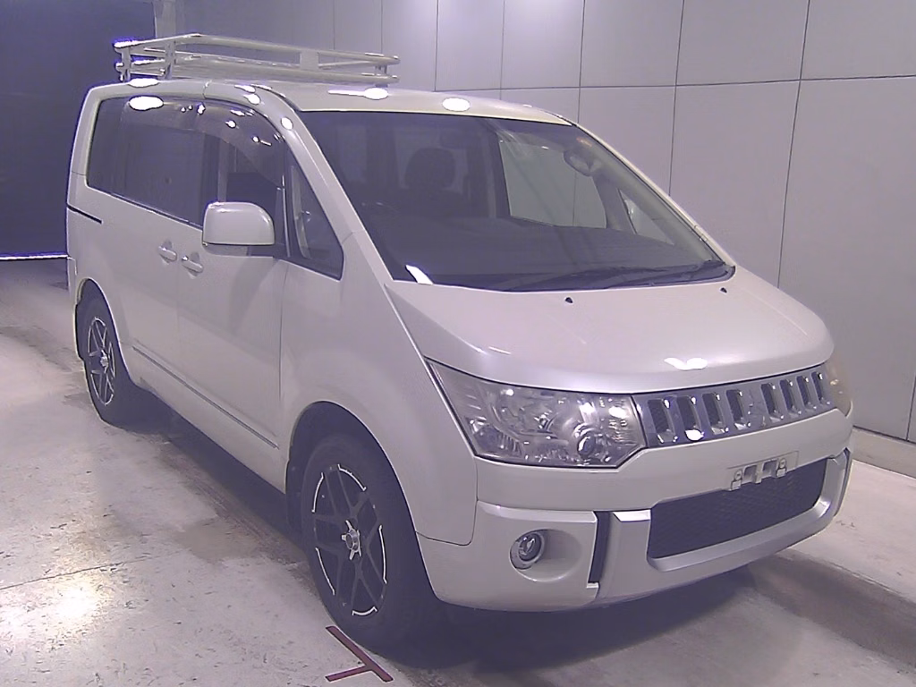 MITSUBISHI DELICA D:5