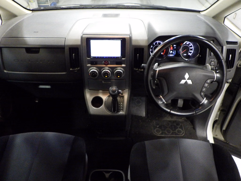 MITSUBISHI DELICA D:5