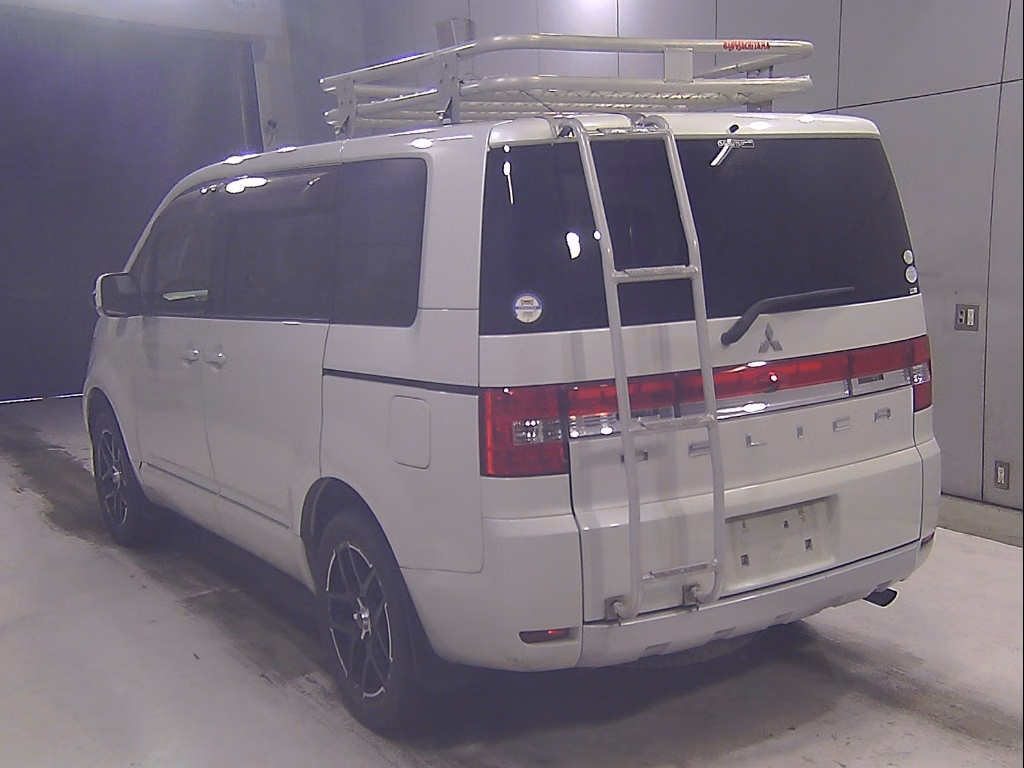 MITSUBISHI DELICA D:5