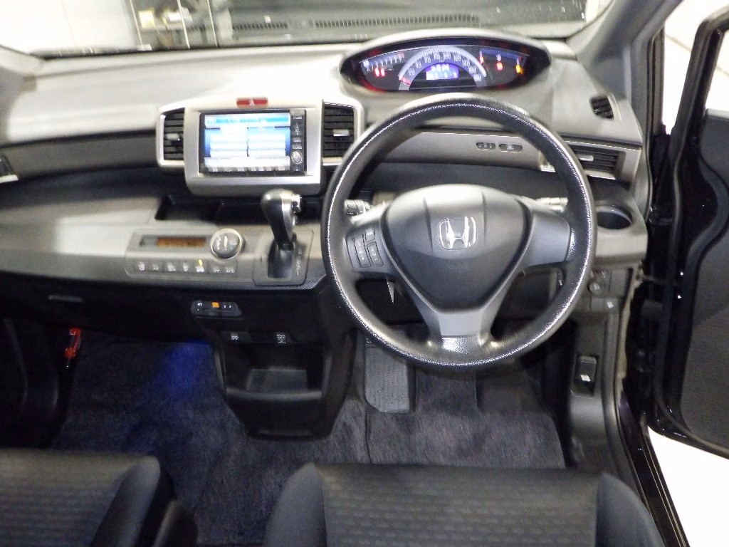 HONDA FREED SPIKE
