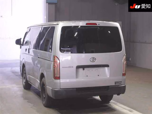 TOYOTA REGIUS ACE