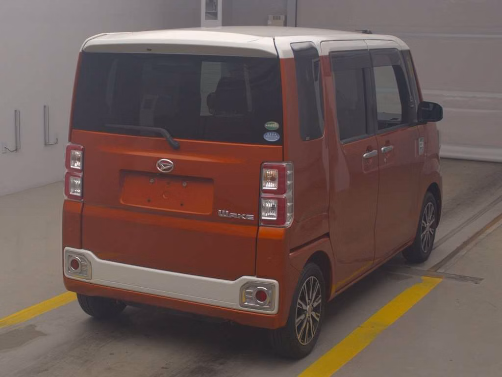 DAIHATSU WAKE