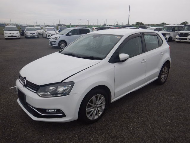 VOLKSWAGEN POLO