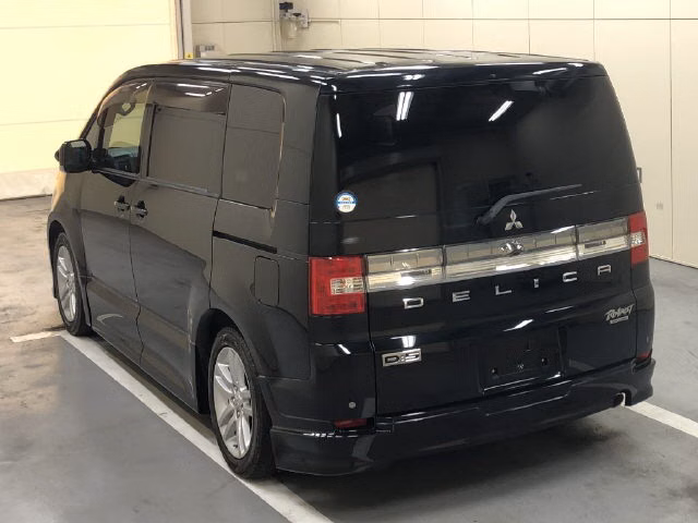 MITSUBISHI DELICA D:5