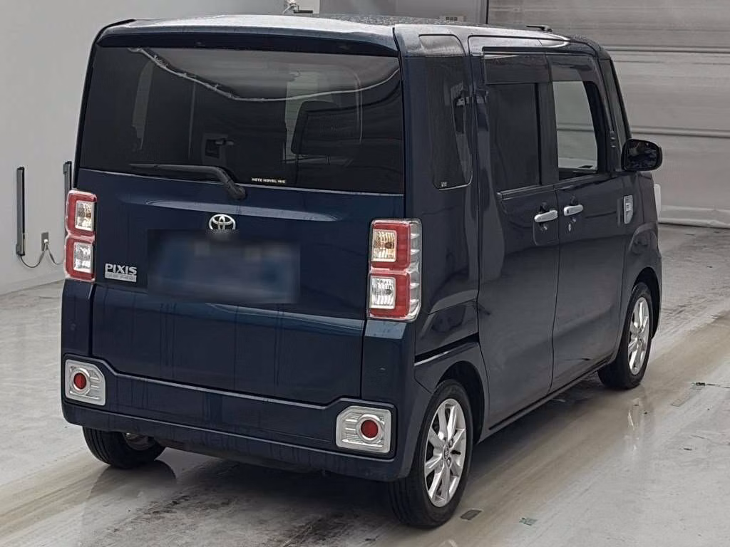 TOYOTA PIXIS MEGA