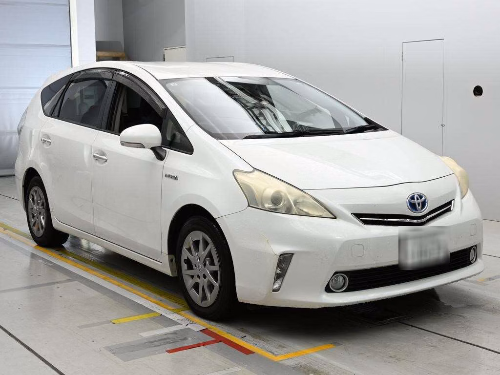 TOYOTA PRIUS ALPHA