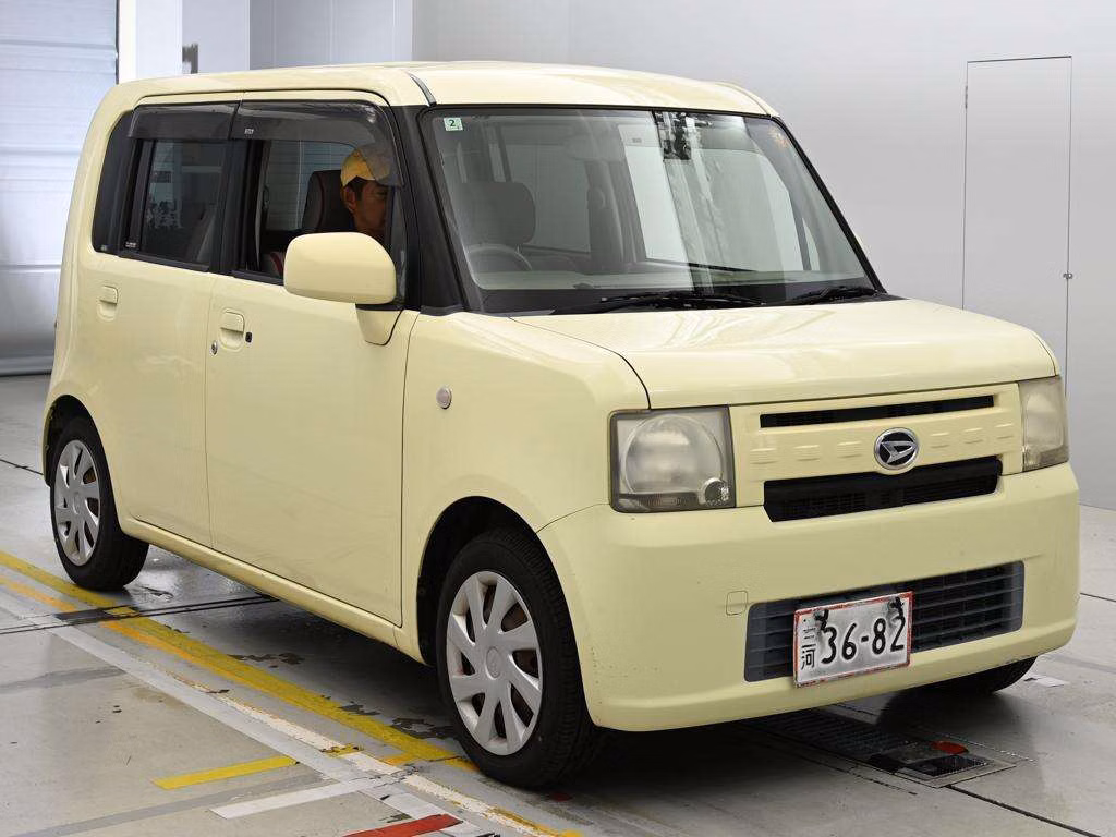 DAIHATSU MOVE CONTE