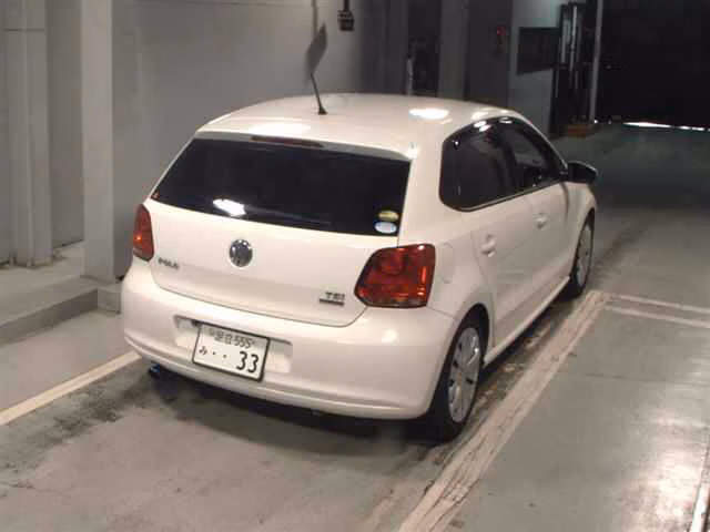 VOLKSWAGEN POLO