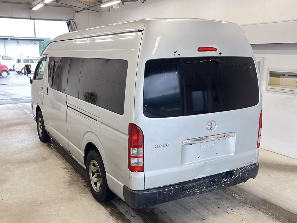 TOYOTA REGIUS ACE