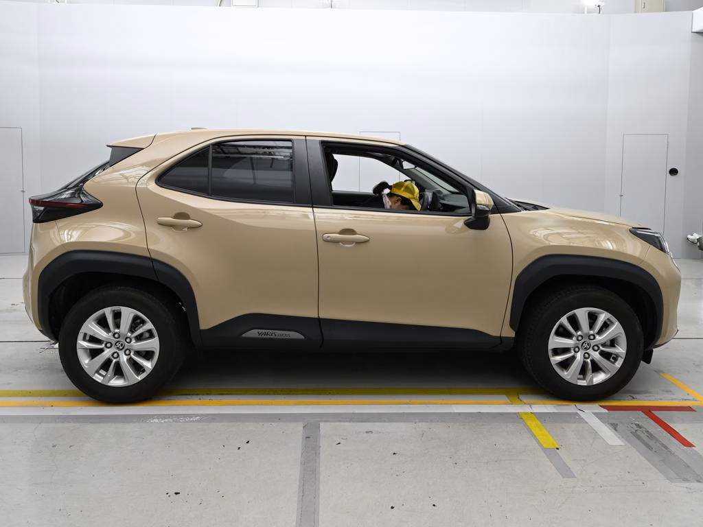 TOYOTA YARIS CROSS