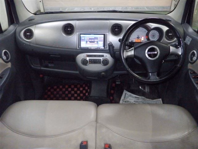 DAIHATSU MOVE LATTE