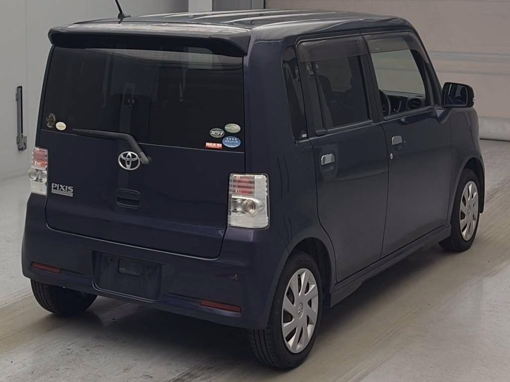 TOYOTA PIXIS SPACE