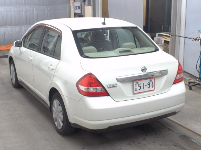 NISSAN TIIDA LATIO
