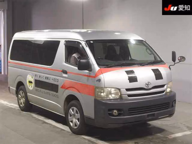 TOYOTA HIACE
