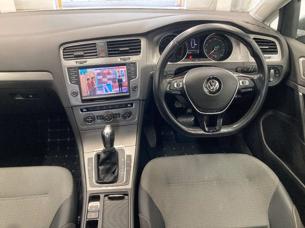 VOLKSWAGEN GOLF