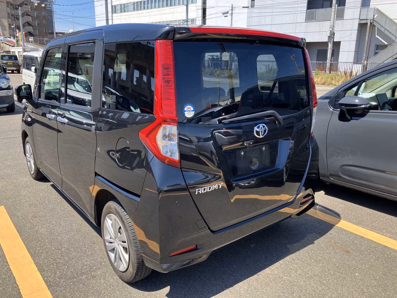 TOYOTA ROOMY