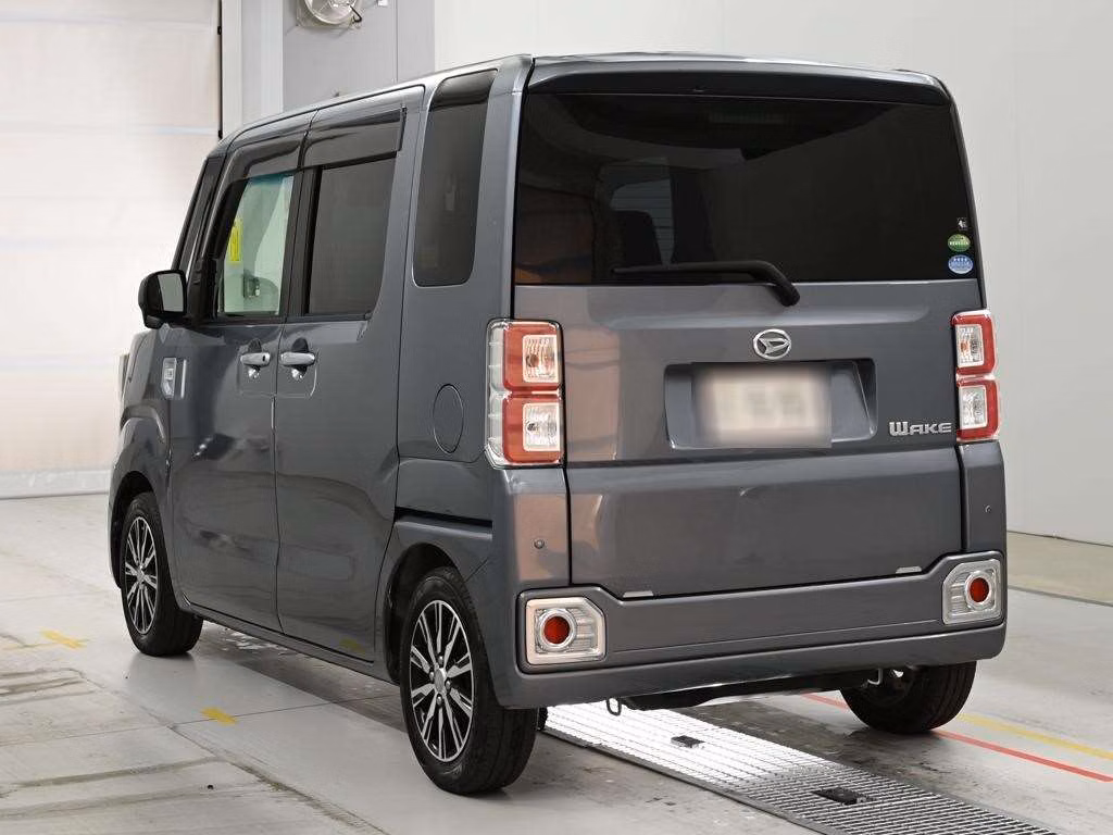 DAIHATSU WAKE