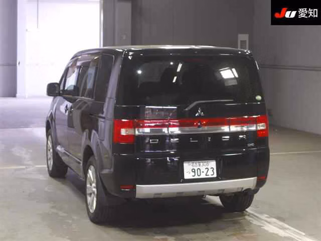 MITSUBISHI DELICA D:5