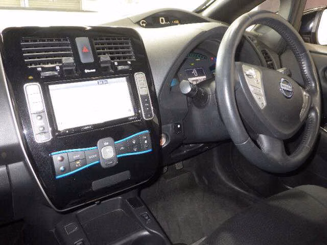NISSAN LEAF