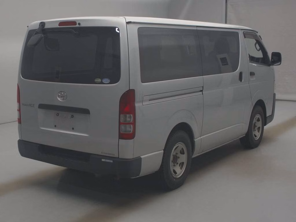 TOYOTA REGIUS ACE