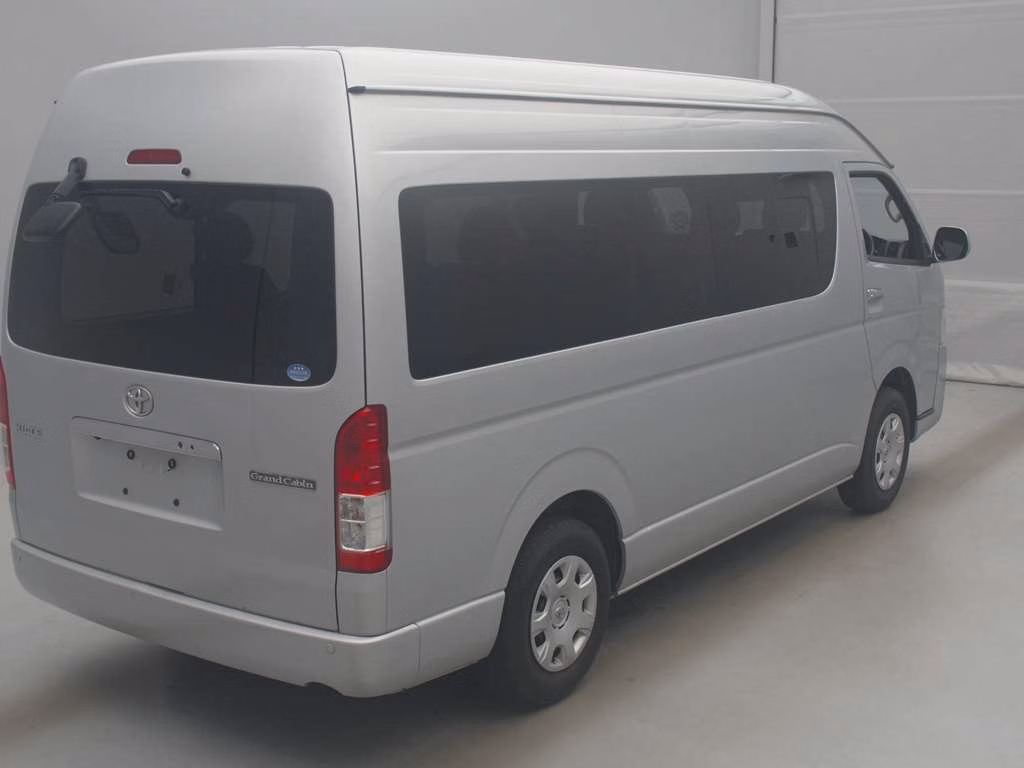 TOYOTA HIACE