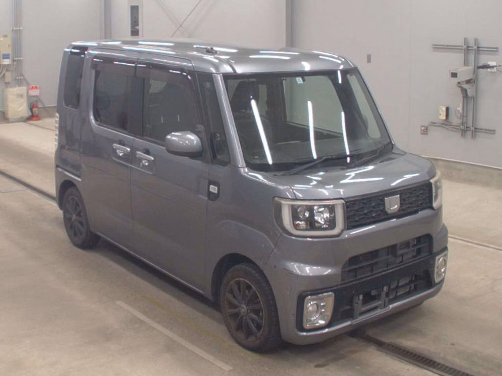DAIHATSU WAKE