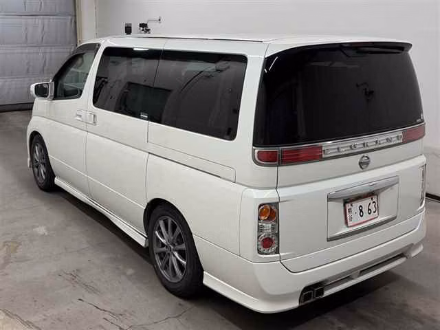 NISSAN ELGRAND
