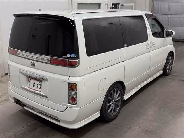 NISSAN ELGRAND