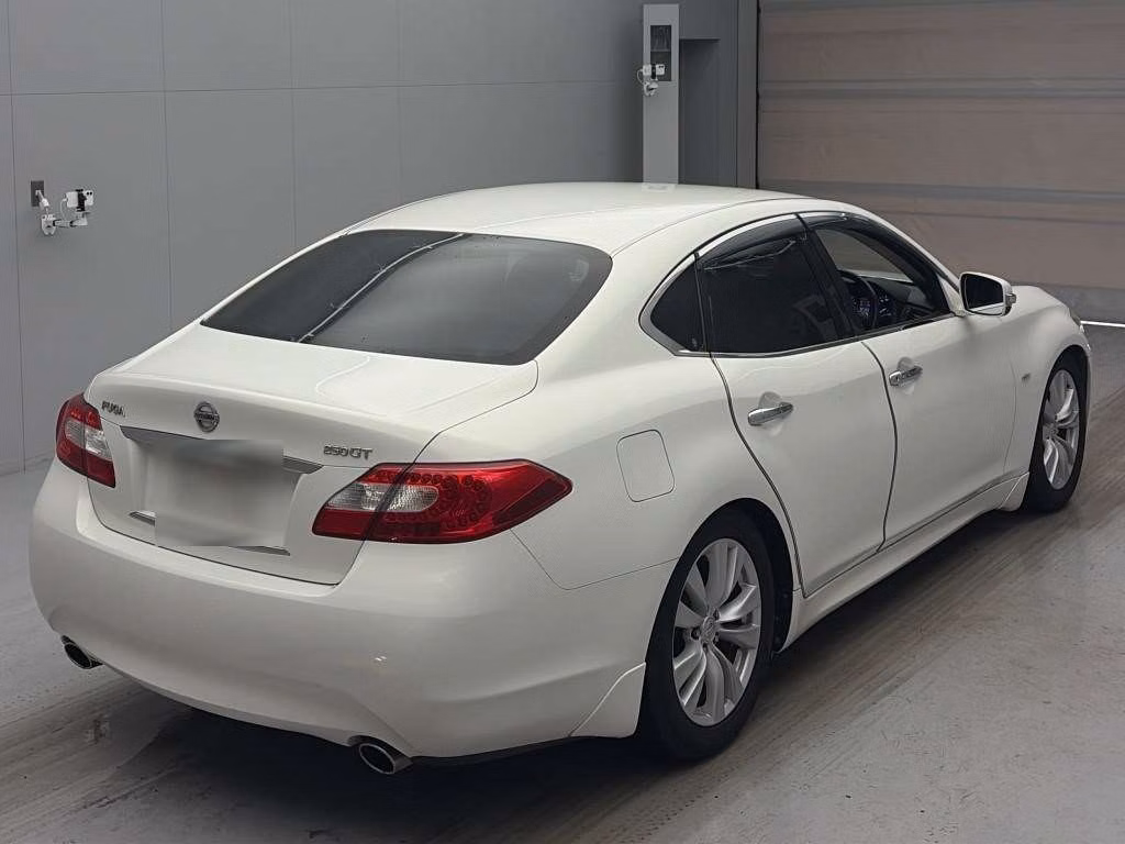 NISSAN FUGA